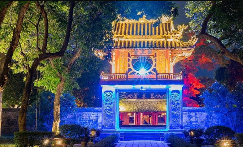 hanoi night tour of temple of literature