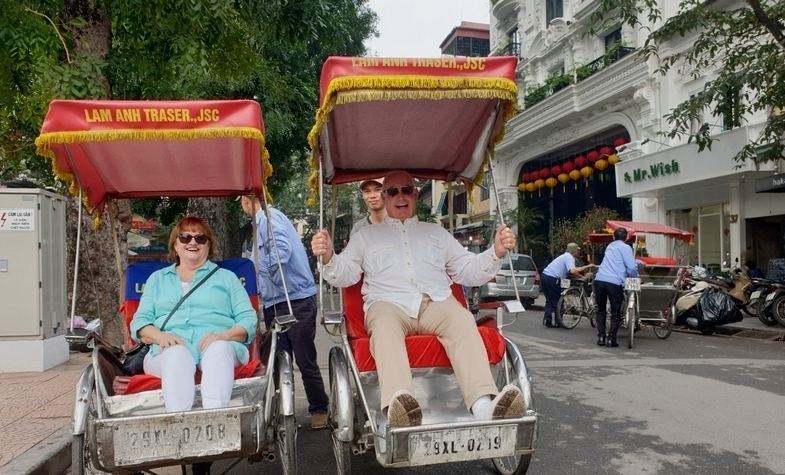 Cyclo tour around Hanoi Old Quarter