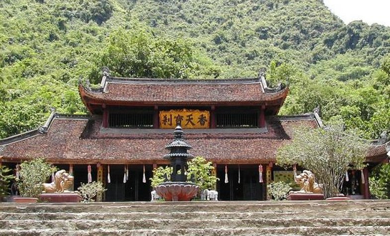 Best time to visit Hanoi Perfume Pagoda