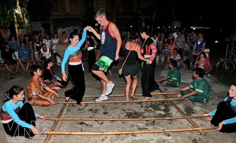 Tourists enjoy traditional dance of Thai people