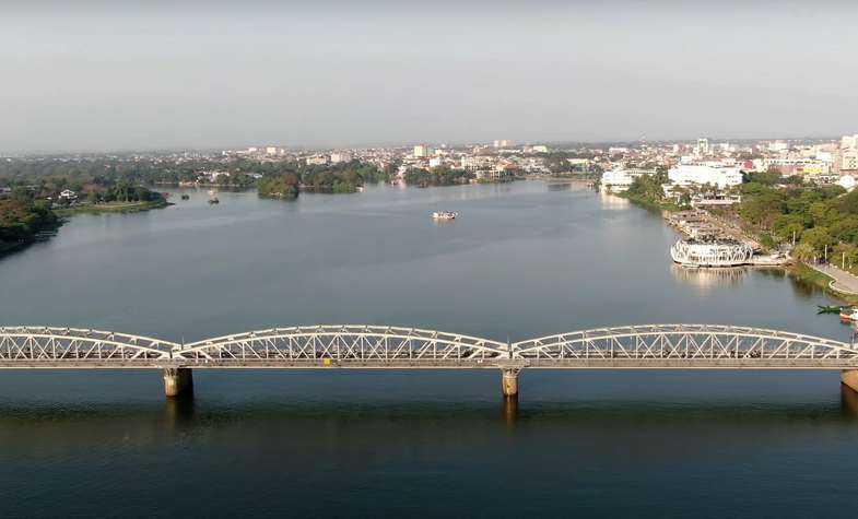 Vietnam Hue, Hue travel guide, boat ride on Perfume River hue vietnam