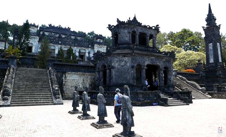 Top 10 things to do in Hue vietnam, explore the royal tombs hue, Hue Vietnam attractions