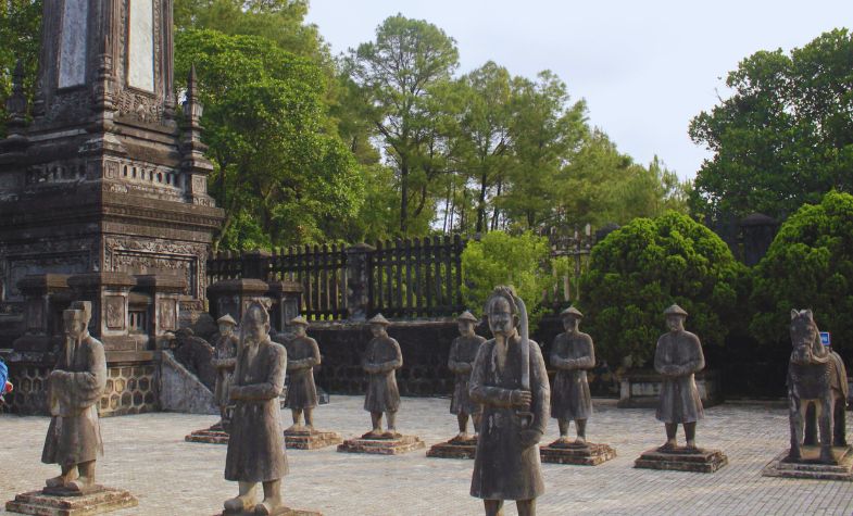 Top 10 things to do in Hue vietnam, explore the royal tombs hue, Hue Vietnam attractions