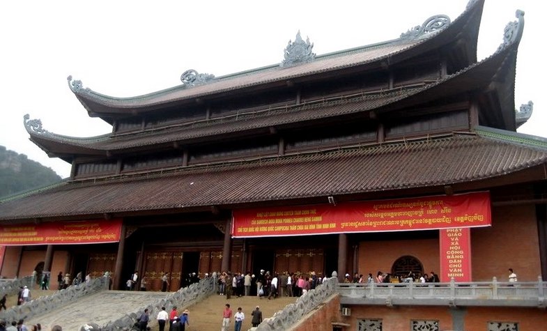 Visiting Bai Dinh Pagoda