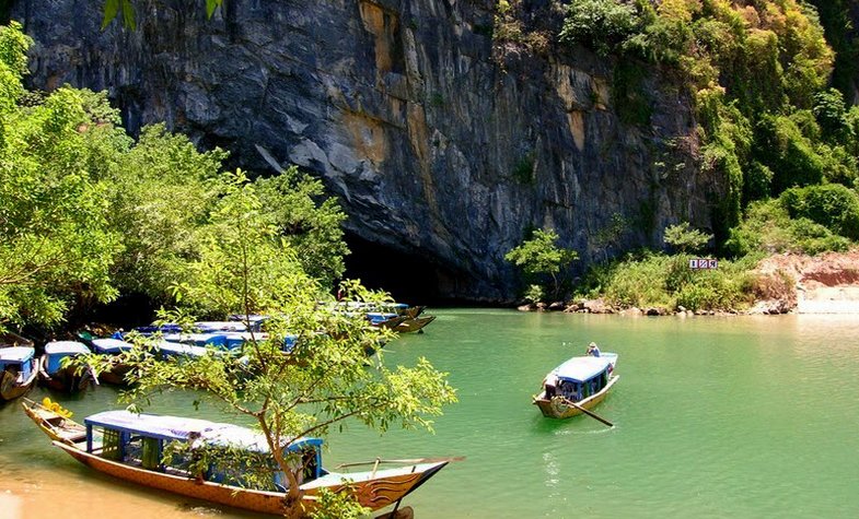 Boat trip in Phong Nha, Quang Bình