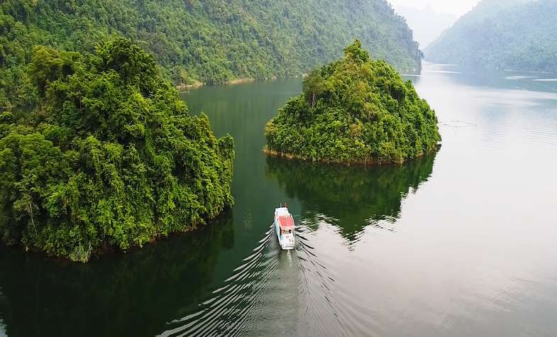 Boat on Na Hang Lake