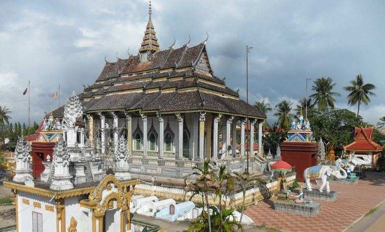 Things to do in Battambang - Damrey Sor Pagoda