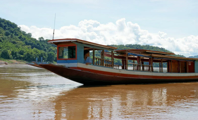 Laos travel guide - Tourist  attractions Take river boat trip