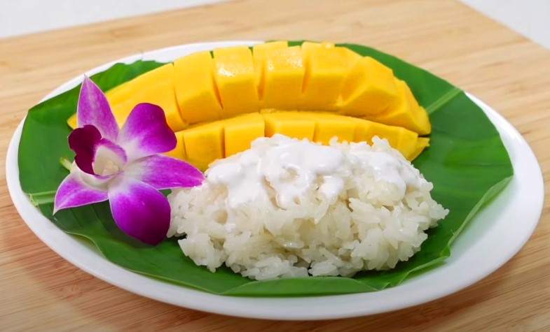Khao  Niaow Mamuang (Mango Thai sticky rice)