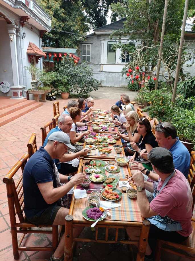 Hanoi day tour Enjoy lunch in Bavi, Vietnam