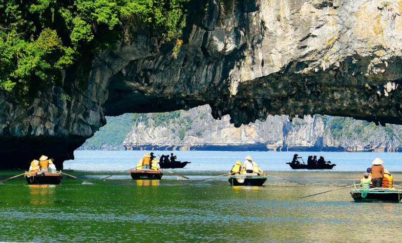 Caves in Ha  Long Bay - Luon cave
