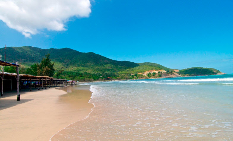 Embrace the splendor: Experience Nha Trang beach at its finest!