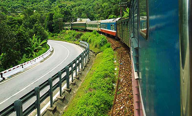 Train from Hanoi to Sapa